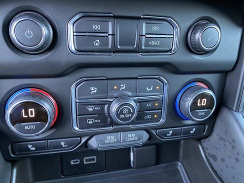 Used 2021 Chevrolet Tahoe LT image 15