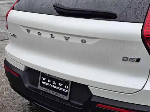 Certified 2024 Volvo XC40 B5 Ultimate w/ Protection Package Premier image 16