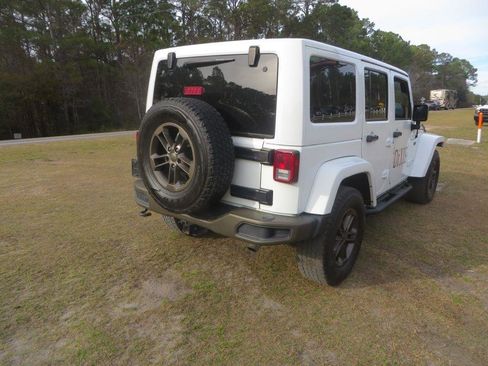 Used 2016 Jeep Wrangler Unlimited Sahara image 6