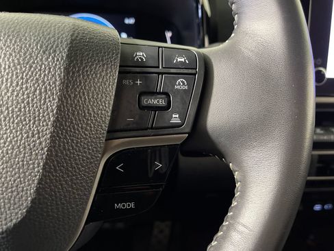 Used 2025 Toyota Camry SE FWD image 27