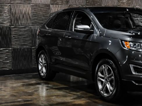 Used 2017 Ford Edge Titanium w/ Equipment Group 301A FWD image 6