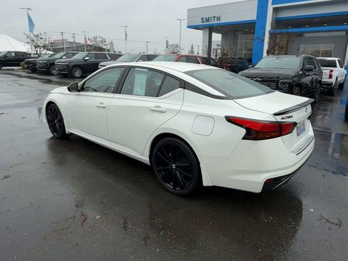 Used 2022 Nissan Altima 2.5 SR w/ Midnight Edition Package image 5