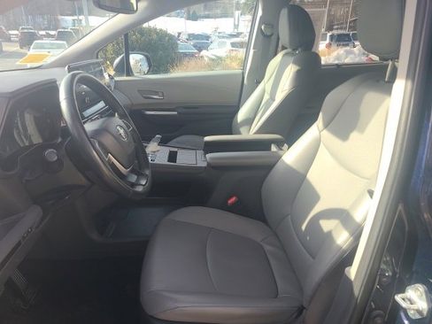 Used 2024 Toyota Sienna XLE image 15