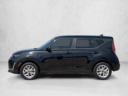 Used 2023 Kia Soul LX w/ LX Technology Package image 8