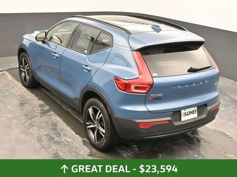 Used 2024 Volvo XC40 B5 Core image 41
