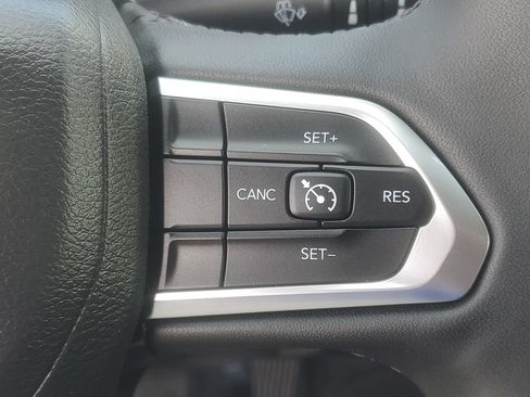 Used 2023 Jeep Compass Latitude AWD/4WD image 35