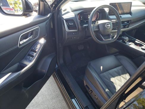 Certified 2025 Nissan Rogue Platinum w/ Platinum Premium Package image 15