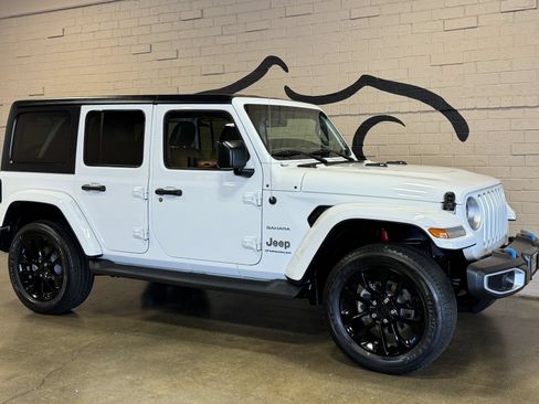 Used 2023 Jeep Wrangler Unlimited Sahara AWD/4WD image 2