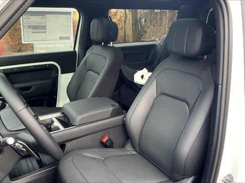 New 2025 Land Rover Defender 90 V8 image 9