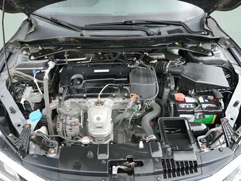 Used 2017 Honda Accord Sport image 18