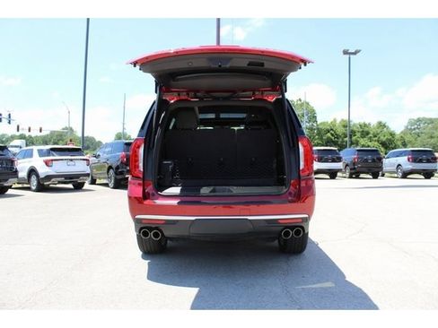 Used 2024 GMC Yukon Denali w/ Advanced Technology Package AWD/4WD image 15