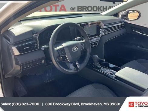 Used 2025 Toyota Camry LE image 11
