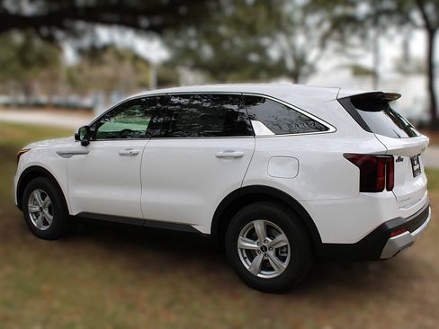 New 2026 Kia Sorento LX FWD image 13