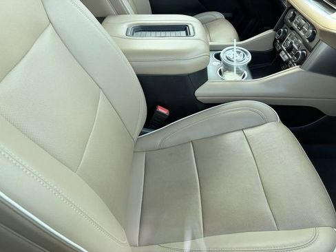 Used 2024 Chevrolet Suburban Premier image 4