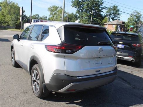 Used 2023 Nissan Rogue SV image 11