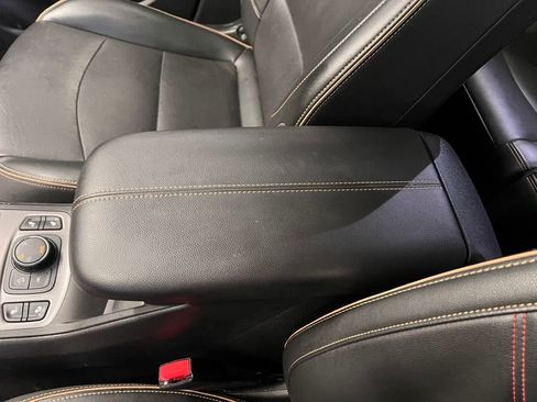 Used 2022 GMC Terrain AT4 image 27