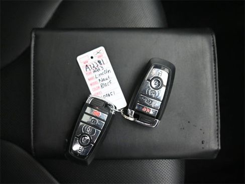 Used 2023 Lincoln Nautilus Reserve w/ Luxury Package image 13