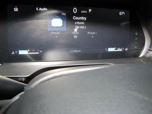 Used 2025 Jeep Grand Cherokee Altitude image 4