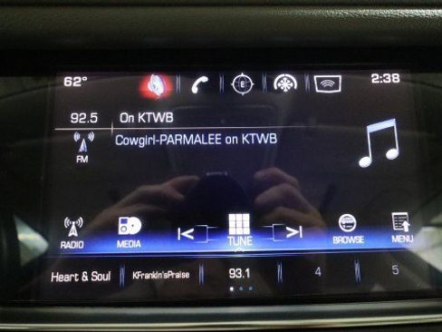 Used 2017 Cadillac XT5 Luxury w/ Driver Awareness Package AWD/4WD image 16