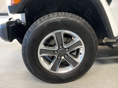 Used 2021 Jeep Wrangler Unlimited Sahara AWD/4WD image 2
