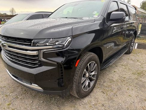 Used 2022 Chevrolet Suburban LT w/ LT Signature Plus Package RWD image 1