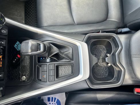 Used 2020 Toyota RAV4 XLE Premium FWD image 17