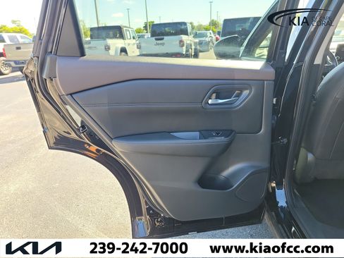 Used 2023 Nissan Rogue SL FWD image 15