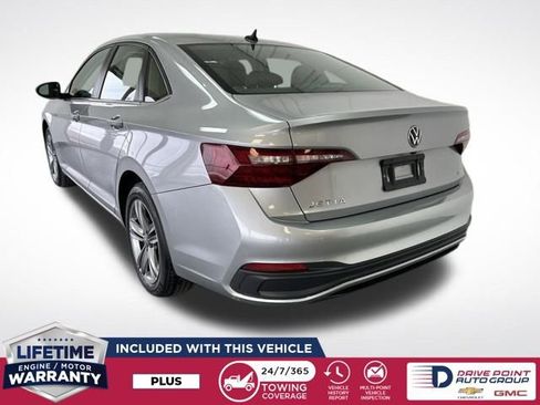 Used 2024 Volkswagen Jetta SE image 5