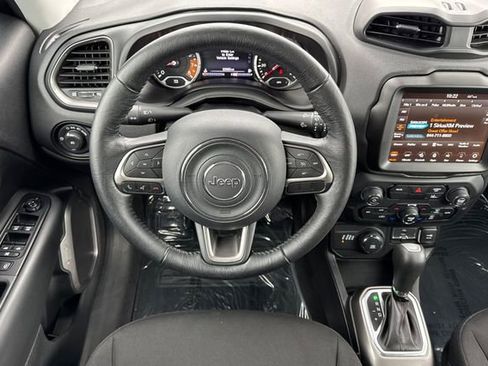 Used 2022 Jeep Renegade Latitude w/ Convenience Group image 16