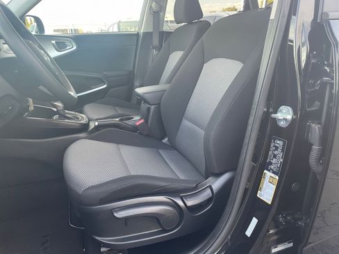 Used 2025 Kia Soul LX w/ LX Technology Package image 31