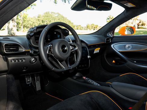 Used 2024 McLaren Artura RWD image 60