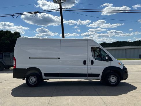 Used 2024 RAM ProMaster 2500 w/ Convenience Group FWD image 17
