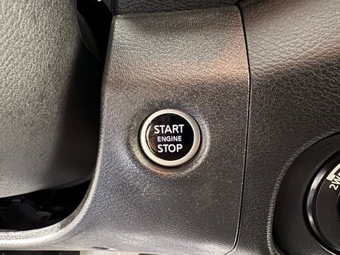 Used 2024 Nissan Frontier SV w/ SV Convenience Package image 22