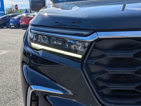 Used 2023 Honda Pilot LX image 9