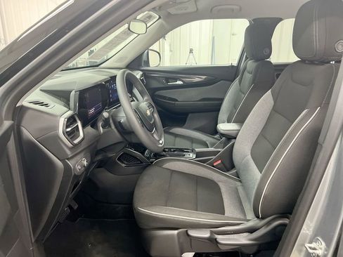Used 2025 Chevrolet TrailBlazer LT AWD/4WD image 18