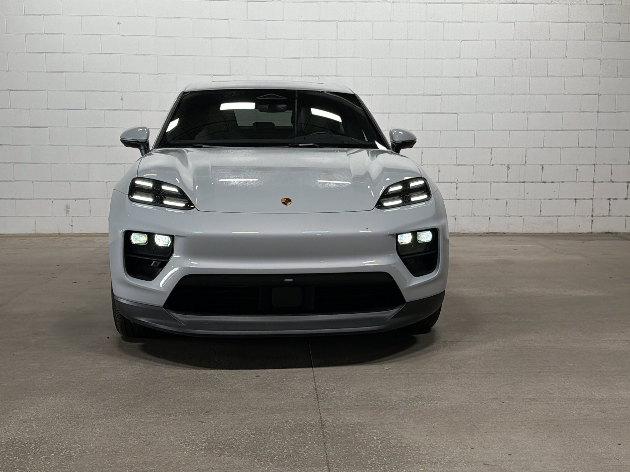 Certified 2026 Porsche Macan 4S Electric AWD/4WD image 9