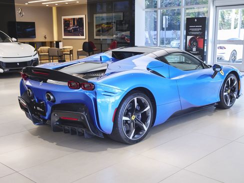 Used 2023 Ferrari SF90 Spider image 59