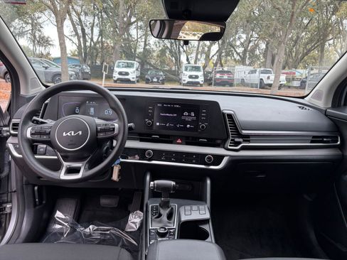 Used 2025 Kia Sportage LX image 28