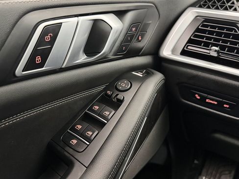 Used 2025 BMW X5 xDrive40i w/ Climate Comfort Package image 16