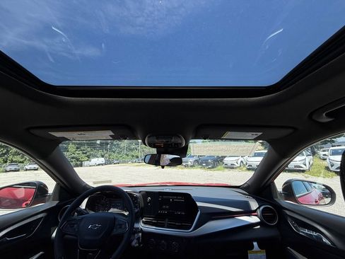 New 2026 Chevrolet Trax RS w/ Sunroof Package FWD image 22