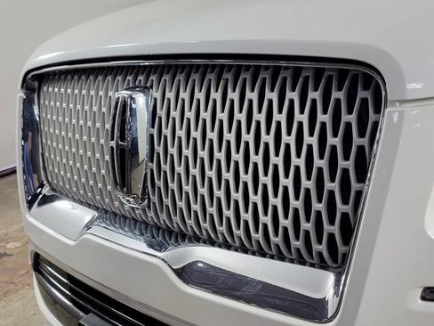 Used 2020 Lincoln Navigator Reserve w/ Equipment Group 208A Reserve AWD/4WD image 10