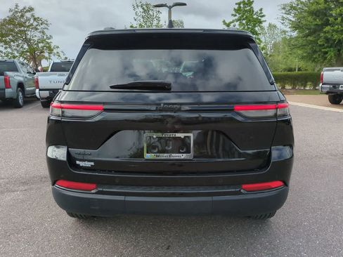 Used 2025 Jeep Grand Cherokee Altitude image 5