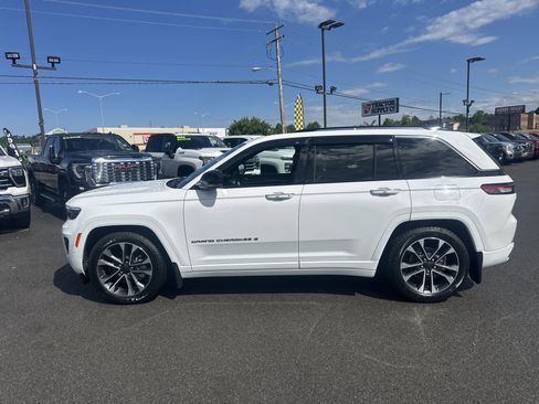 Used 2023 Jeep Grand Cherokee Overland w/ Adv Protech Group III AWD/4WD image 3