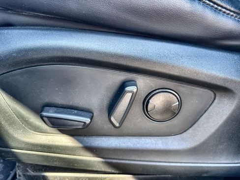 Used 2021 Ford Explorer XLT w/ Equipment Group 202A image 12