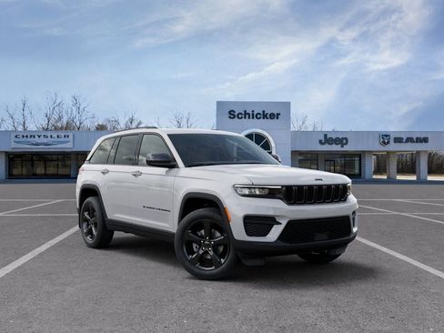 New 2025 Jeep Grand Cherokee Altitude w/ MOPAR Finishing Package image 5