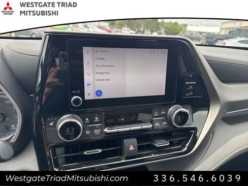 Used 2024 Toyota Highlander XLE AWD/4WD image 14