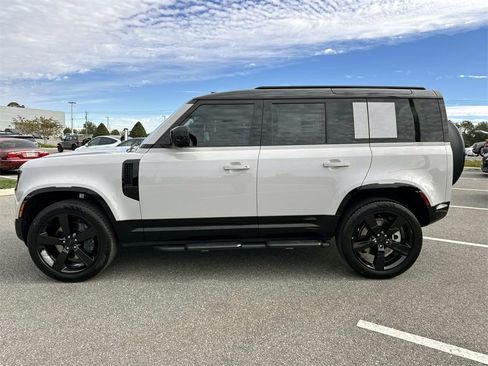 New 2026 Land Rover Defender 110 X-Dynamic SE image 2