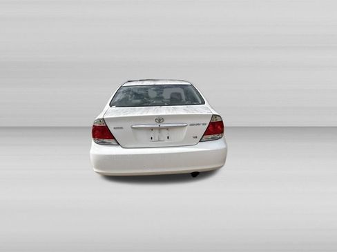 Used 2005 Toyota Camry XLE w/ VSC & Side Airbag Pkg FWD image 6