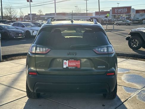 Used 2019 Jeep Cherokee Latitude w/ Popular Appearance Group image 4