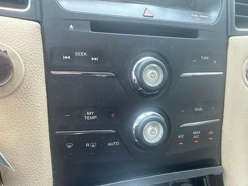 Used 2013 Ford Taurus SEL FWD image 15